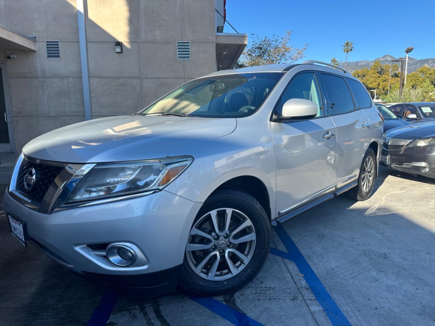 2015 Silver Nissan Pathfinder (5N1AR2MM6FC) , AUTOMATIC transmission, located at 30 S. Berkeley Avenue, Pasadena, CA, 91107, (626) 248-7567, 34.145447, -118.109398 - Photo#0